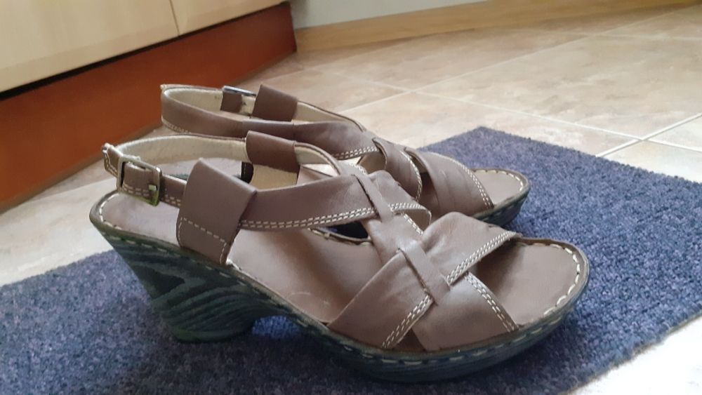 Buty na obcasie, nowe, 37