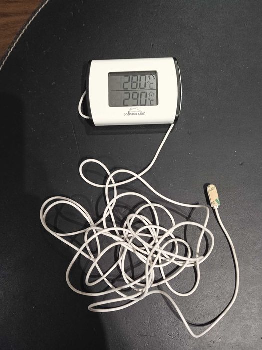 Termómetro e relógio