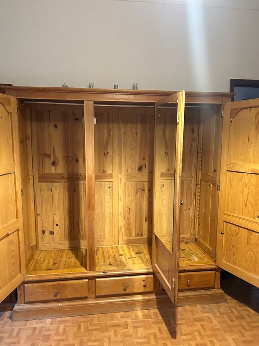 Móvel em pinho vintage de ótima qualidade