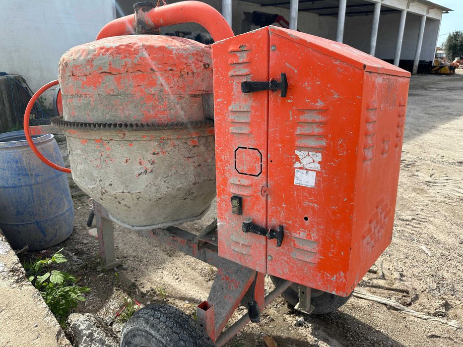 Aluguer: Betoneira Elétrica 300Litros