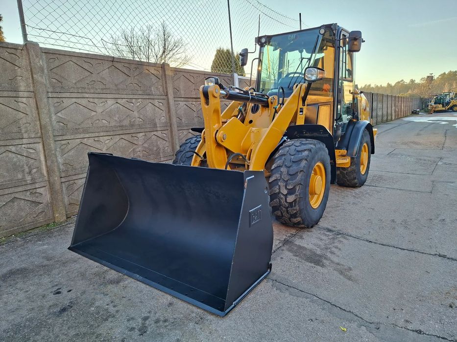 Caterpillar CAT 906 M  ładowarka kołowa sprowadzona z Niemiec 908 907