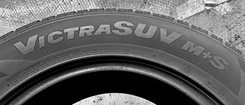 Шини Б/в 255.60.17 пара Maxxis