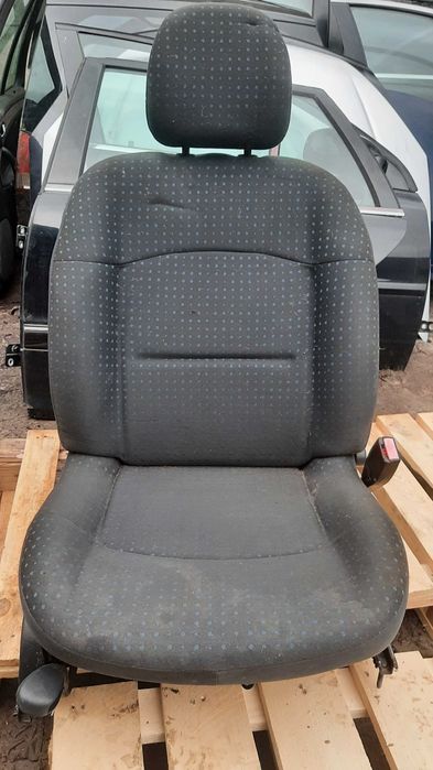 fotel prawy przód przedni Clio II FL lift 3 drzwi