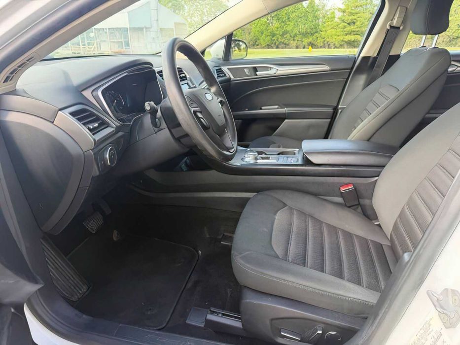 Ford Fusion Titanium Hybrid      2019