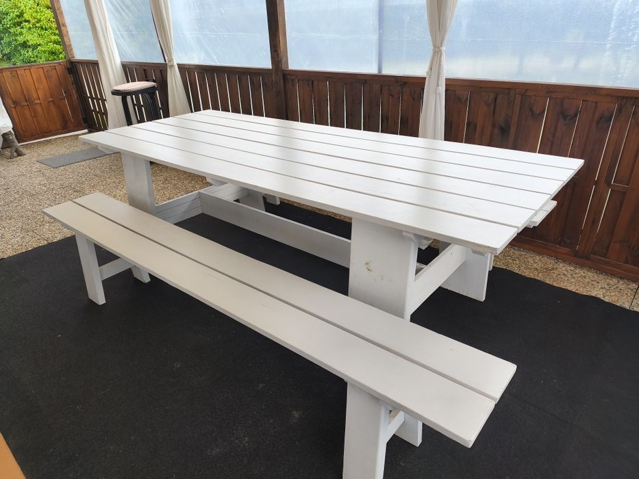 Conjunto mesa e bancos