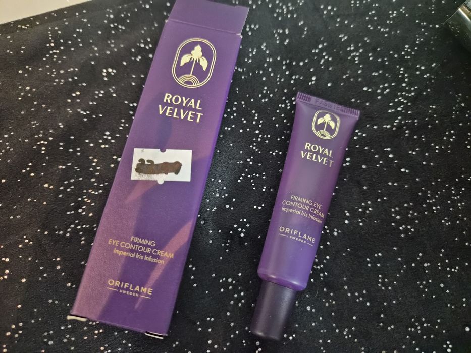 Ujędrniający krem pod oczy Royal Velvet 15ml