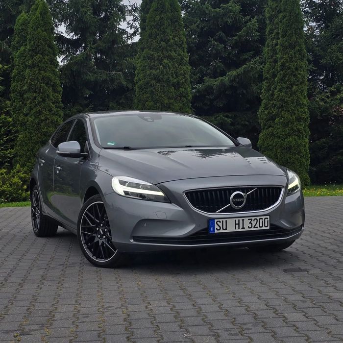 Volvo V40 2.0 Diesel 120Km Manual Nawigacja Full Led System Hak Serwis Dwa Klucz