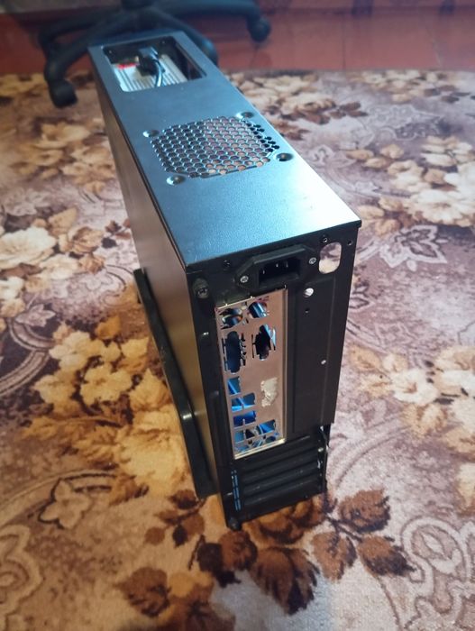 Корпус і блок живлення ПК