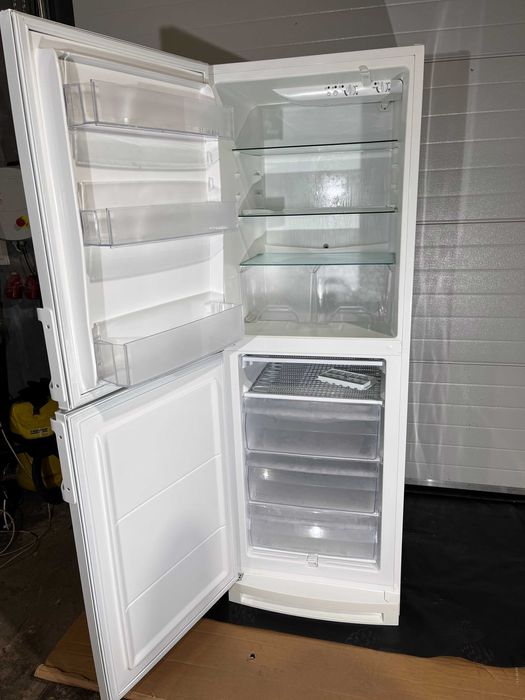 Холодильник Electrolux Крапельний/двомоторний en3005jhw з Швеції