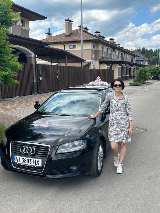 Інструктор з водіння автомобиля