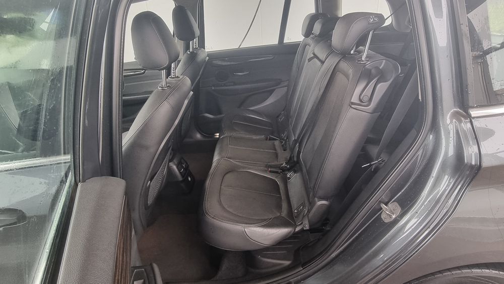 BMW 216d Grand Tourer (7 lugares) (148 mil km)