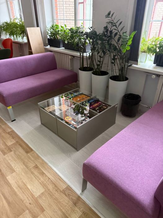 РОЗПРОДАЖ меблів для кафе та ресторанів.