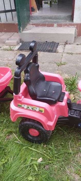 Duży jeep samochód na pedały