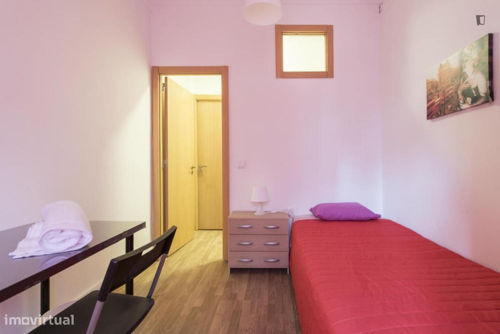 Quarto - localizado em Arroios Lisbon