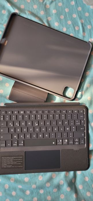 Магнитный чехол клавиатура для iPad