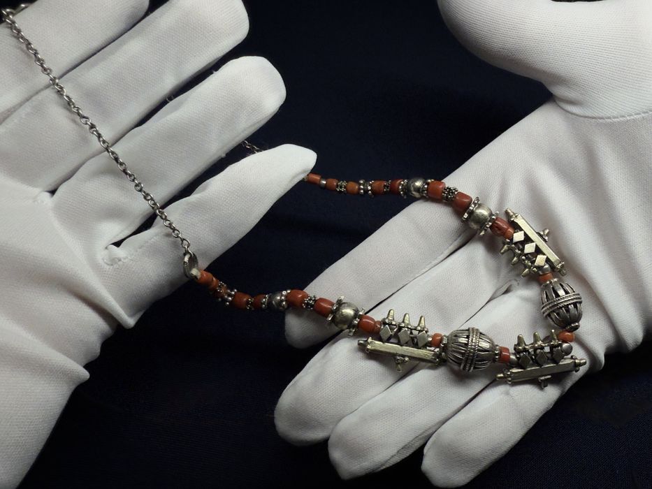 Намисто з червоного коралу та срібла 925-ї проби