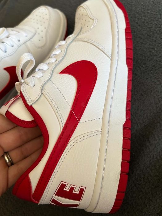 Biało czerwone buty Nike