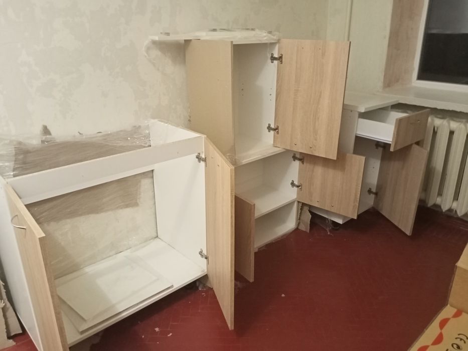 Продам кухню "Берта" 1,2 Дуб сонома/белый , столешница,мойка и полки.