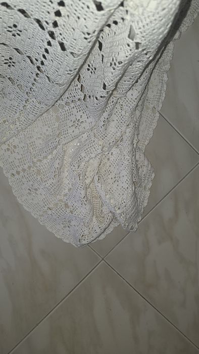 Toalha de Mesa em Crochet Feita à Mão – 2 × 2 m