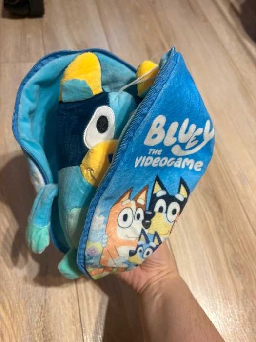 Maskotka Bluey w domku