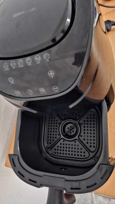 Air fryer sem óleo Qilive  5 lt  pouco usada