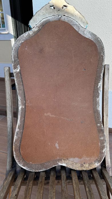 Espelho decorativo com marcas da idade