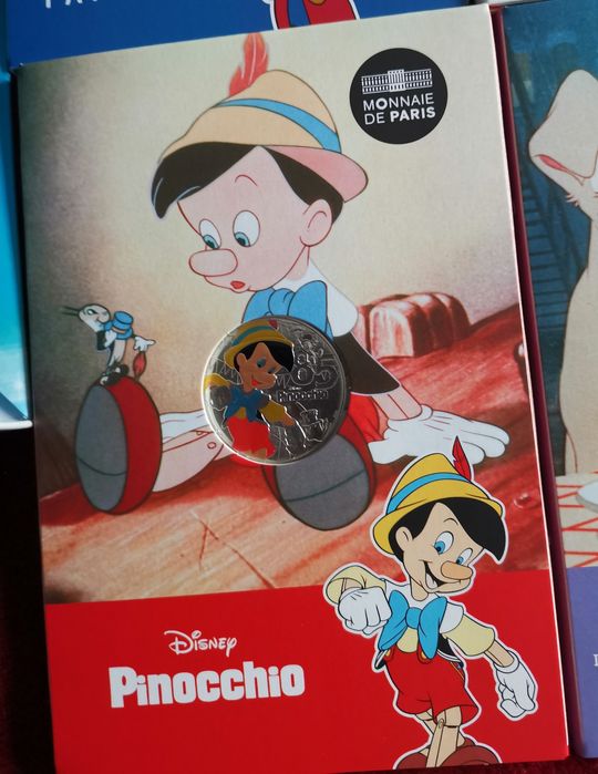 Conjunto de 6 moedas coloridas da coleção Disney