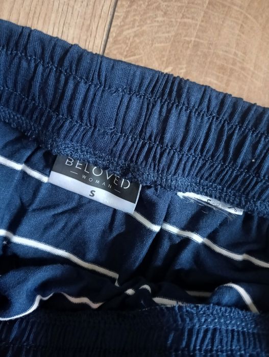 Spódnica damska z rozcięciami