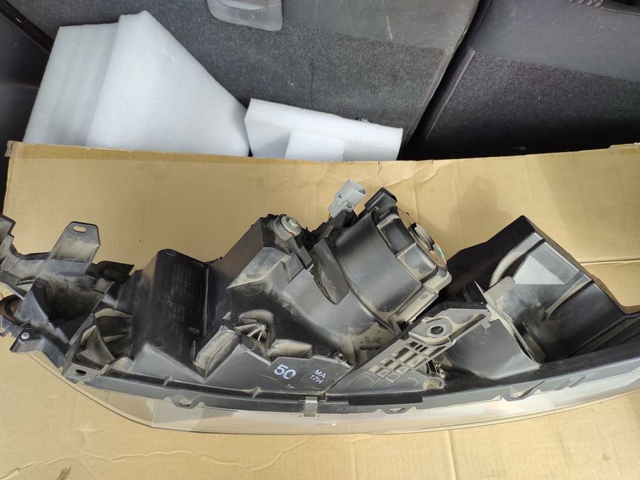 Фара Mitsubishi eclipse cross