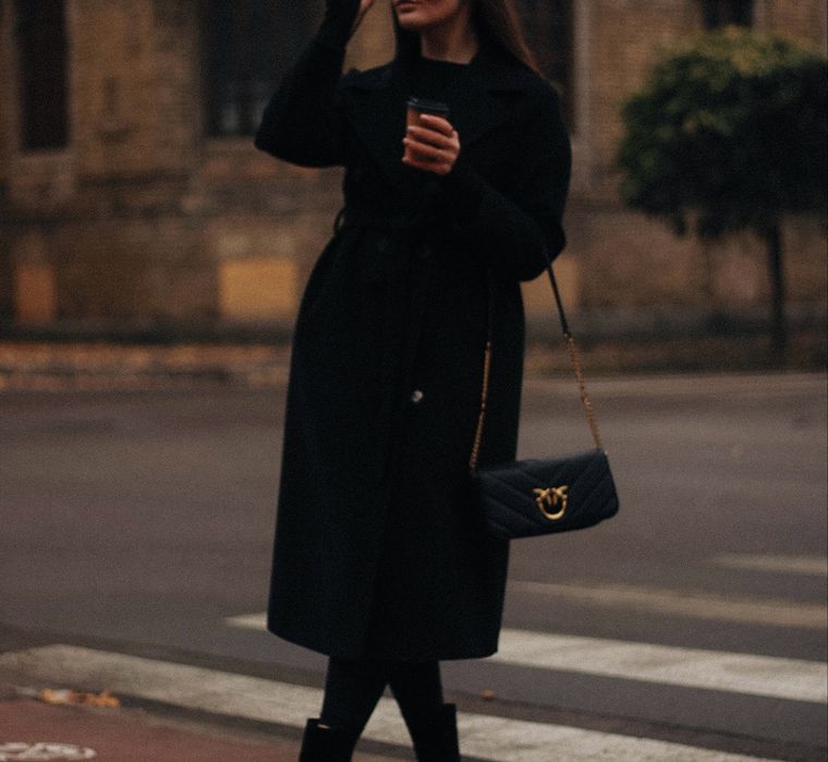 Класичне пальто в новому стані