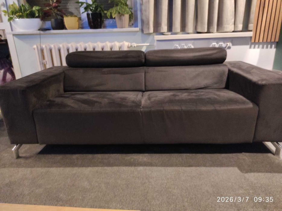Czarna sofa w bardzo dobrym stanie