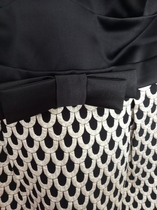 Elegancka sukienka bez ramiączek