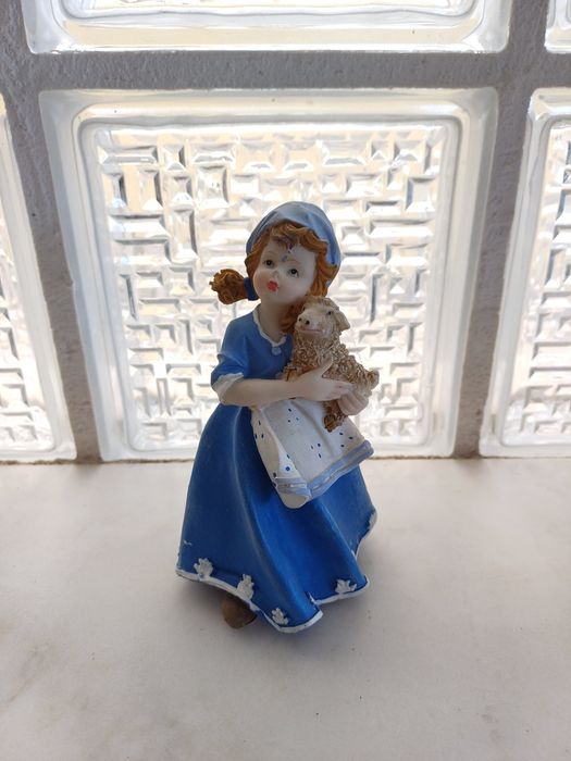 Coleção de bonecas de loiça