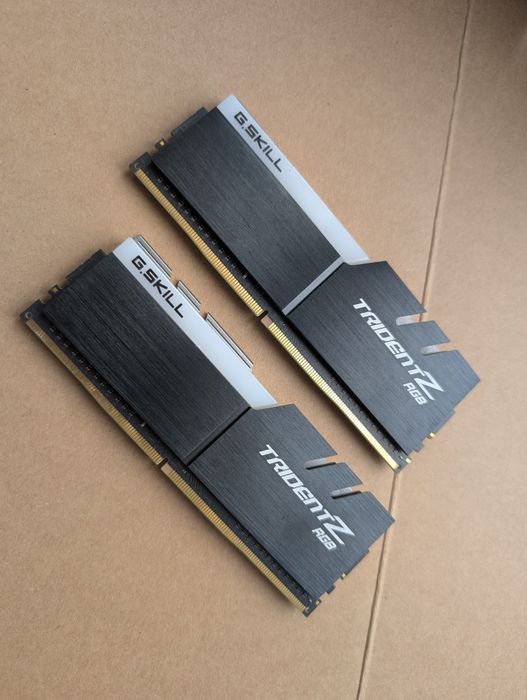 G.skill 16gb ddr4 2x8gb A-RGB f4-3200c16d-16gtzr