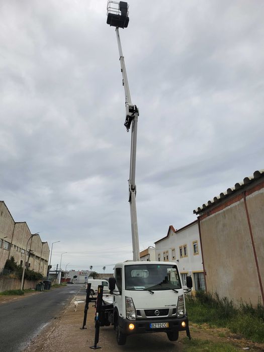 Nissan Cabstar 35.12 NT400  CTE ZED 20.2HV Auto plataforma "Barquinha"