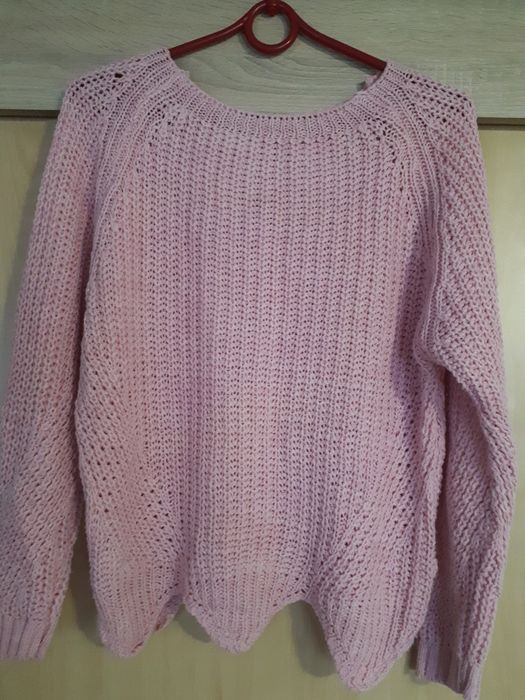 Śliczny różowy sweter