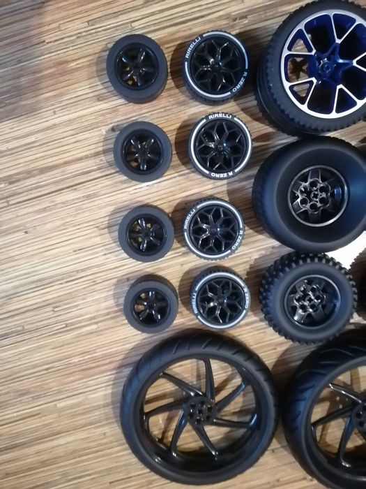 Деталі Lego technic . Колеса. Панелі. Рамки.