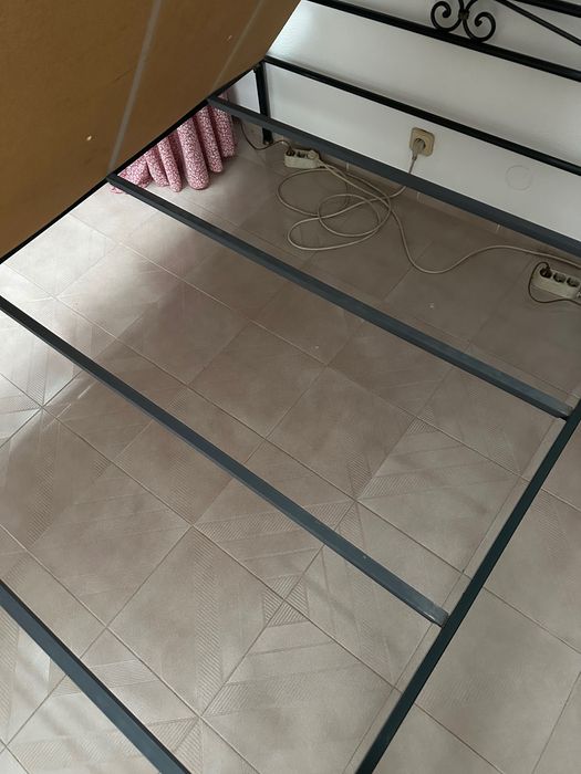 Cama de ferro feito manualmente