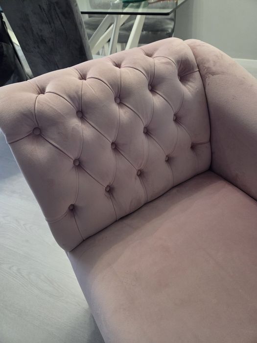 Sofa capitone rosa