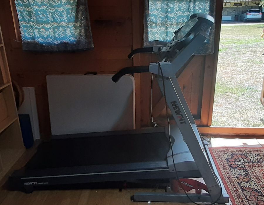 Passadeira de corrida com painel