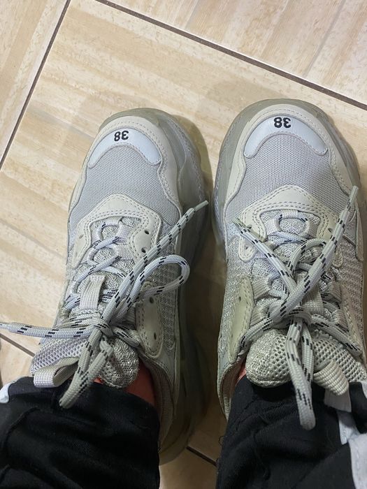 Продам кроссовки Balenciaga