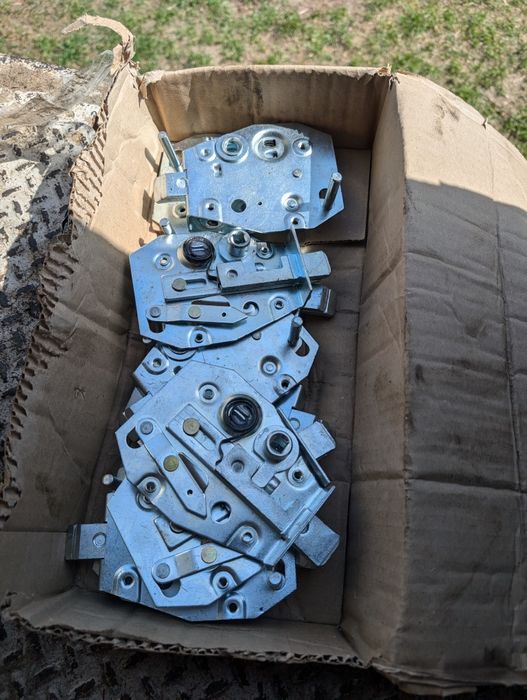 Кабіна МтЗ мала кабіна двері ЗАМОК дверей мтз 80 запчасті запчастини