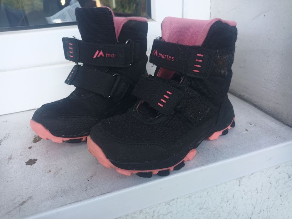 Buty 28 zimowe, plus 27 letnie po sezonie jednym