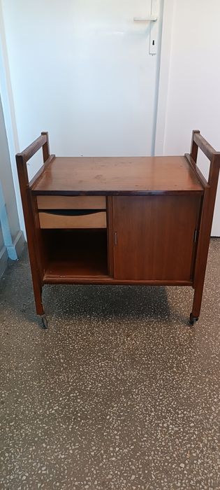Mała komoda mobilna PRL