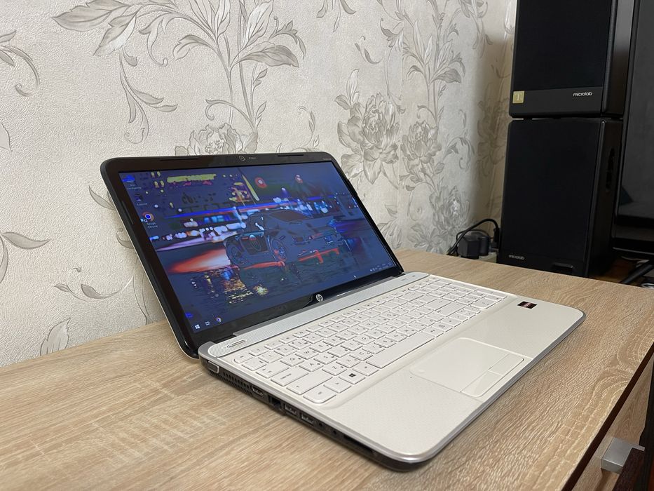 HP Pavilion g6 15.6" / AMD A4 / 4GB RAM / 500 GB / Батарея 4 години