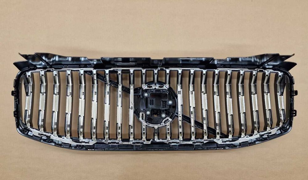 Volvo xc60 II рестайлінг решітка радіатора 2017-2025