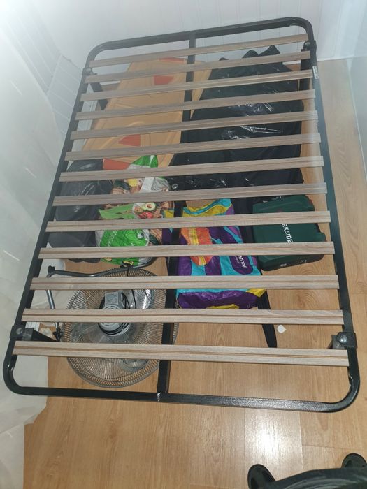 Vendo estrado com pés para colchão