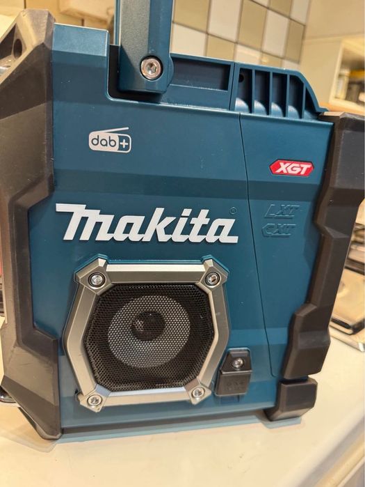 Radio makita mr003g