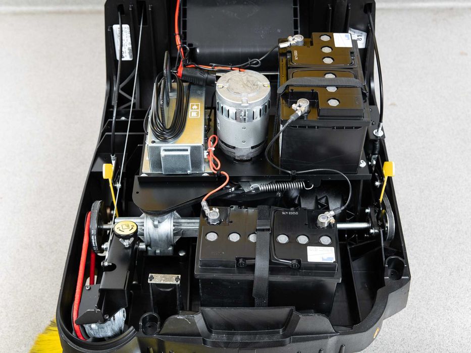 ZAMIATARKA KARCHER KM 75/40 W Bp NOWE BATERIE 2009r 3375m²/h 7500netto