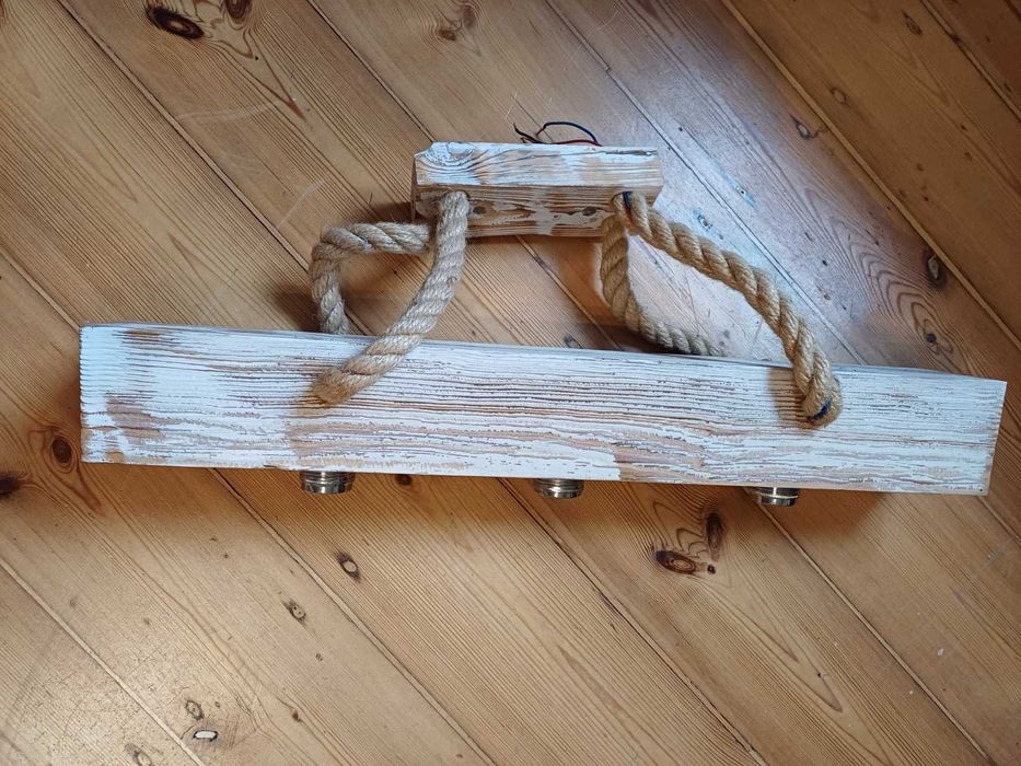 Drewniana lampa wisząca